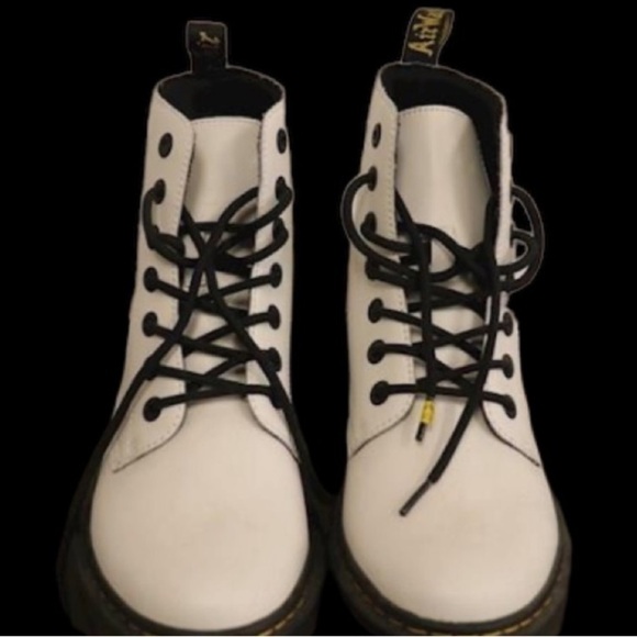 DOC DR. MARTENS 7-Hole White Leather Lace-up Boots Women US9/UK7 Men US7/UK5 NWT - Picture 12 of 12